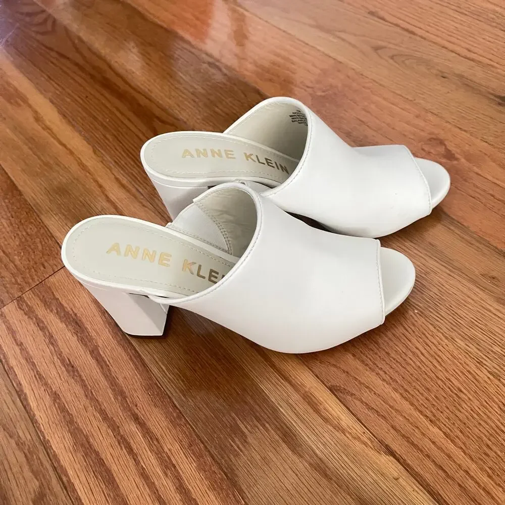 Anne Klein details brand